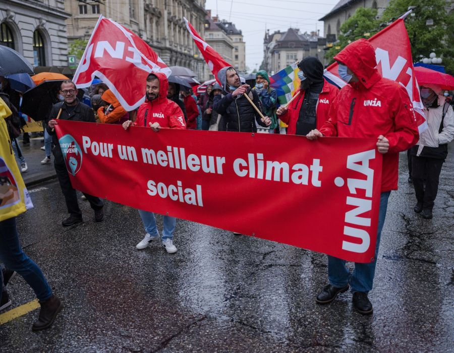 Banderole Unia durant la manifestation de la Grève du climat à Lausanne.