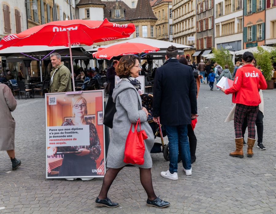 Campagne d'Unia dans les rues de Neuchâtel.