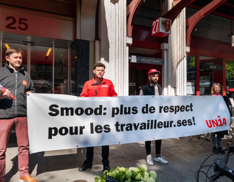 Banderole Unia: "Smood: plus de respect pour les travailleurs et travailleuses!"
