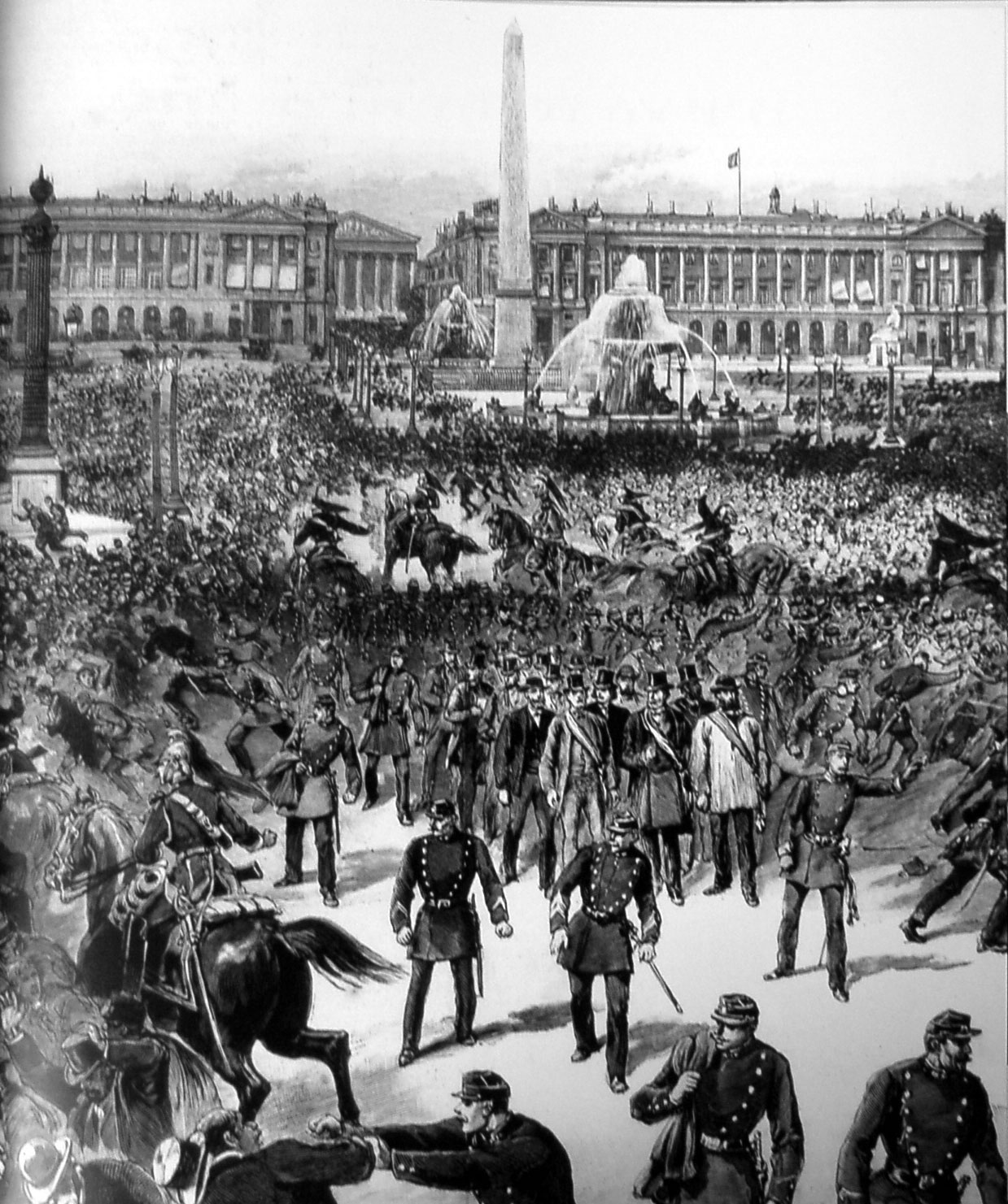 Le premier 1er Mai à Paris, en 1890. La police tente de disperser la foule. 