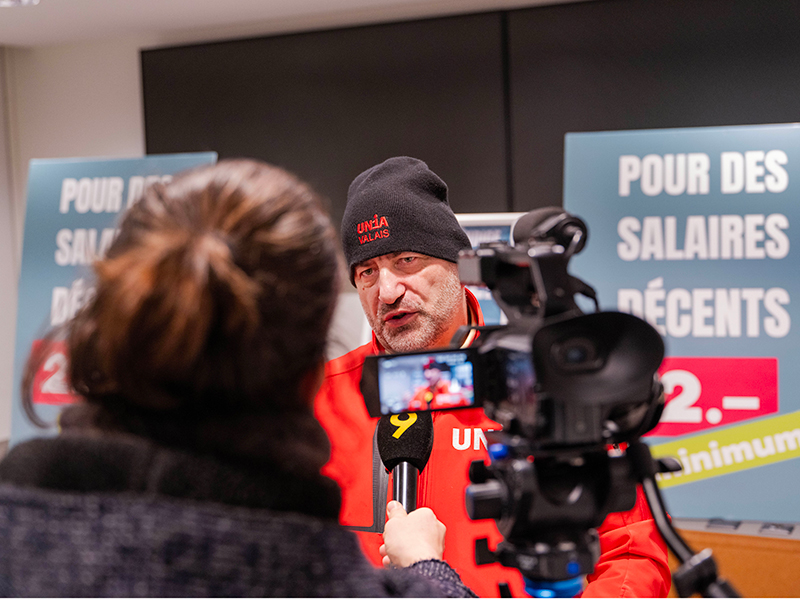 Portée par une large coalition bilingue de partis politiques et de syndicats, l’initiative pour un salaire minimum valaisan a été déposée le 12 janvier à la Chancellerie cantonale.