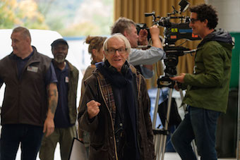 Ken Loach sur le tournage de Sorry We Missed You.