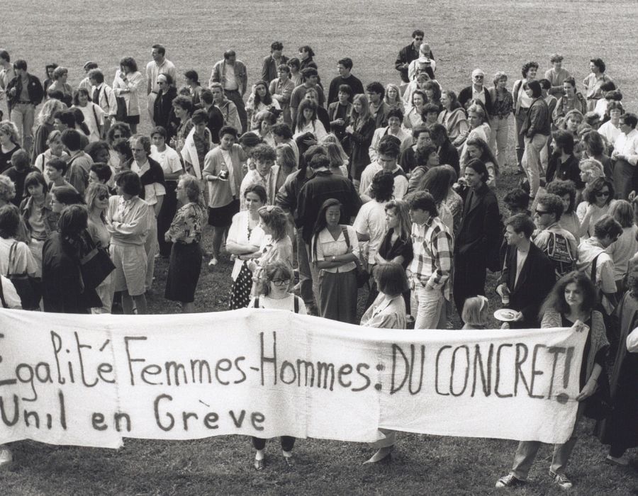 Rassemblement à l'Université de Lausanne lors de la grève des femmes de 1991.