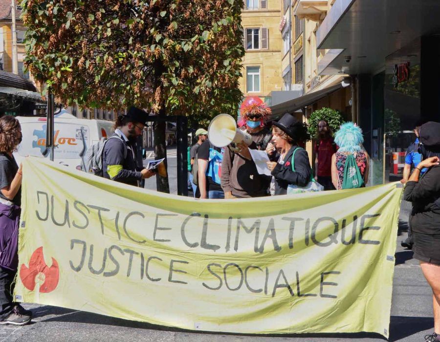 Banderole "Justice climatique, justice sociale".