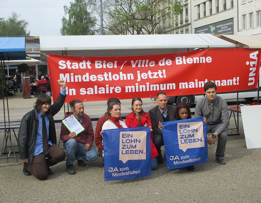 Le comité, qui réunit partis de gauche, associations progressistes et syndicats, a présenté son initiative le 1er Mai sur la place Centrale de Bienne.