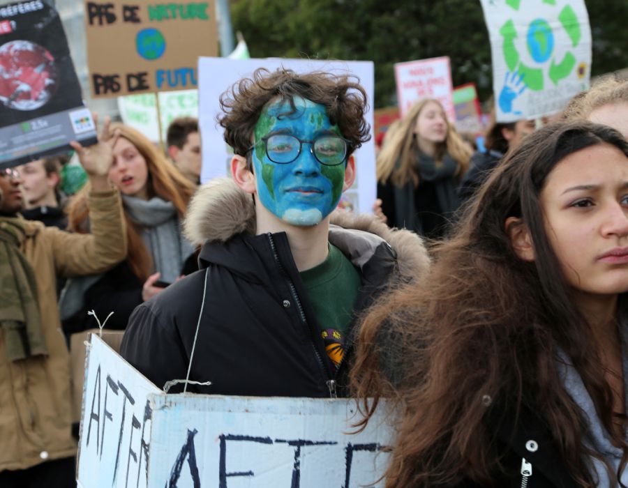 Une manifestation haute en couleurs et en revendications, ici à Genève, où plus de 4000 écoliers, collégiens et étudiants ont suivi le mouvement.