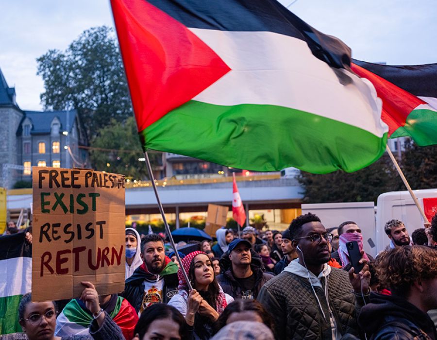 Partout dans le monde, comme ici à Lausanne le 19 octobre dernier, des manifestations massives de solidarité avec le peuple palestinien se déroulent pour exiger l’arrêt du massacre. 