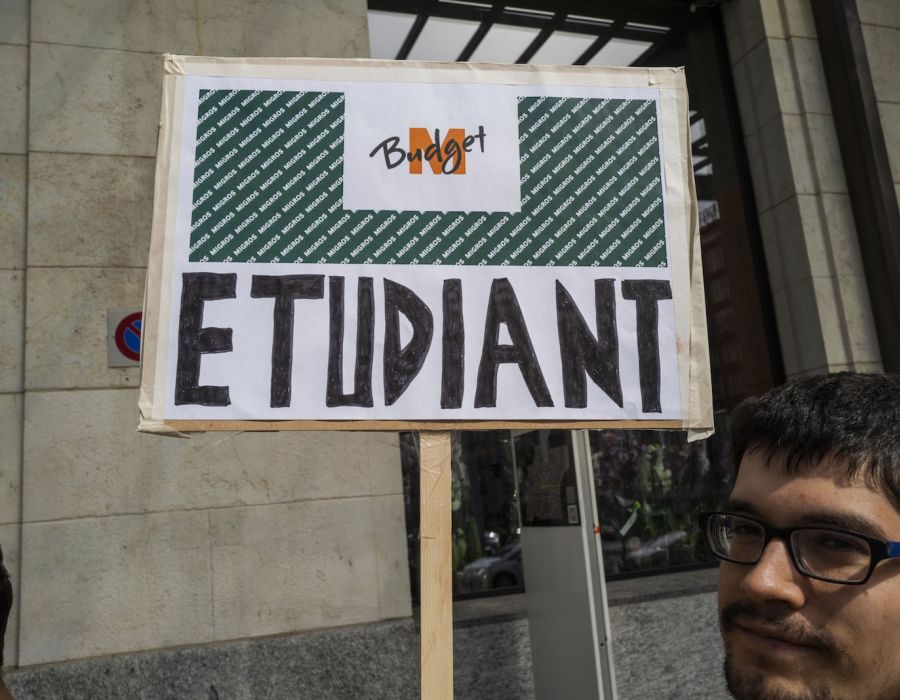 Pancarte "étudiant M-Budget".