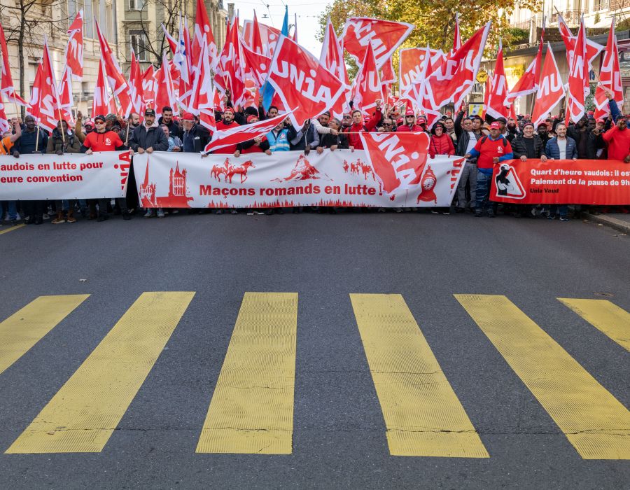 Manifestants avec banderoles