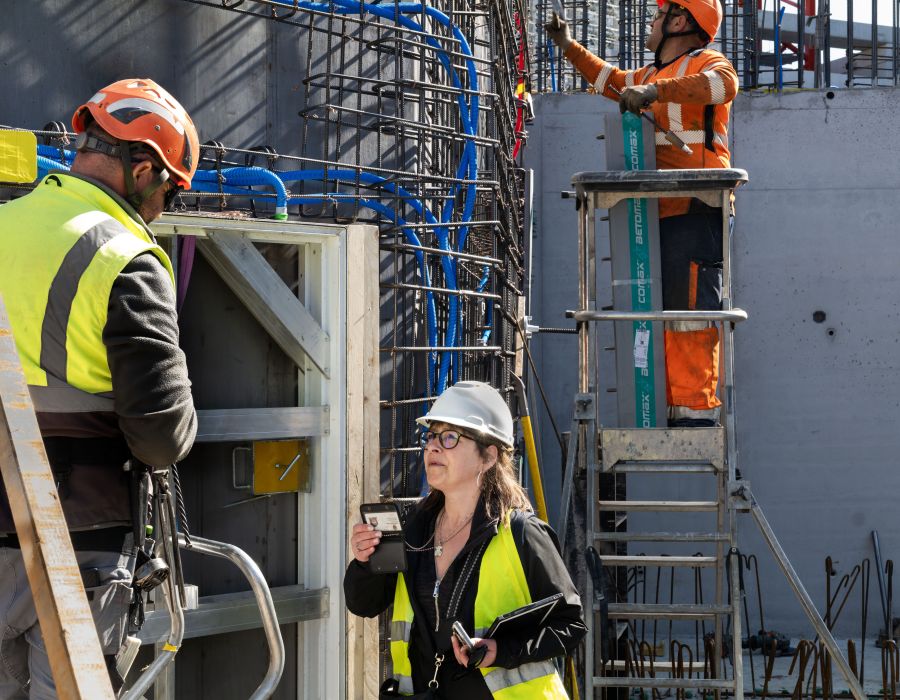 Inspectrice sur un chantier