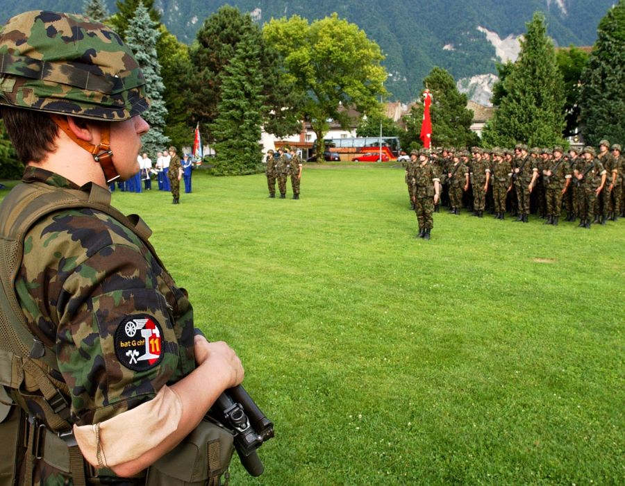 Soldat devant un peloton