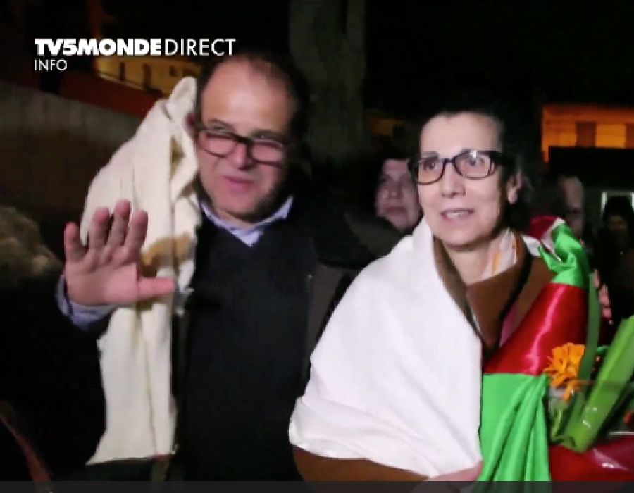 Capture d'écran d'images télé de la libération de Louisa Hanoune.