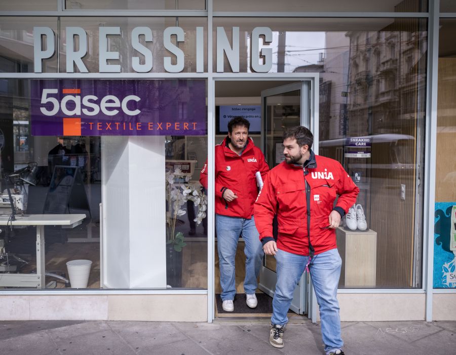 Syndicalistes après tractage