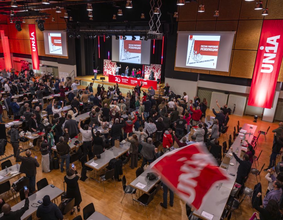 Militants dans une salle