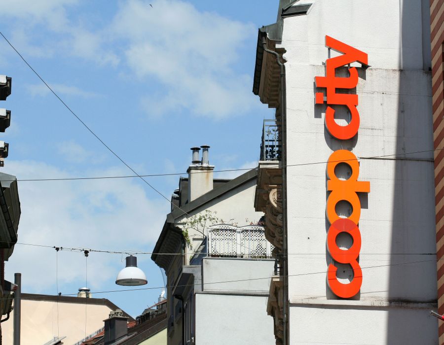 Façade avec enseigne