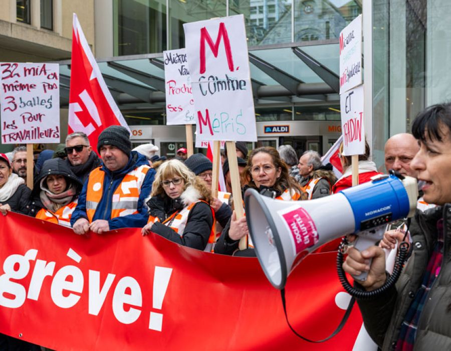 Soutenus par la présidente d’Unia, Vania Alleva, les grévistes de Micarna avait manifesté le 5 mars à Lausanne devant le centre commercial Métropole, qui abrite une Migros.