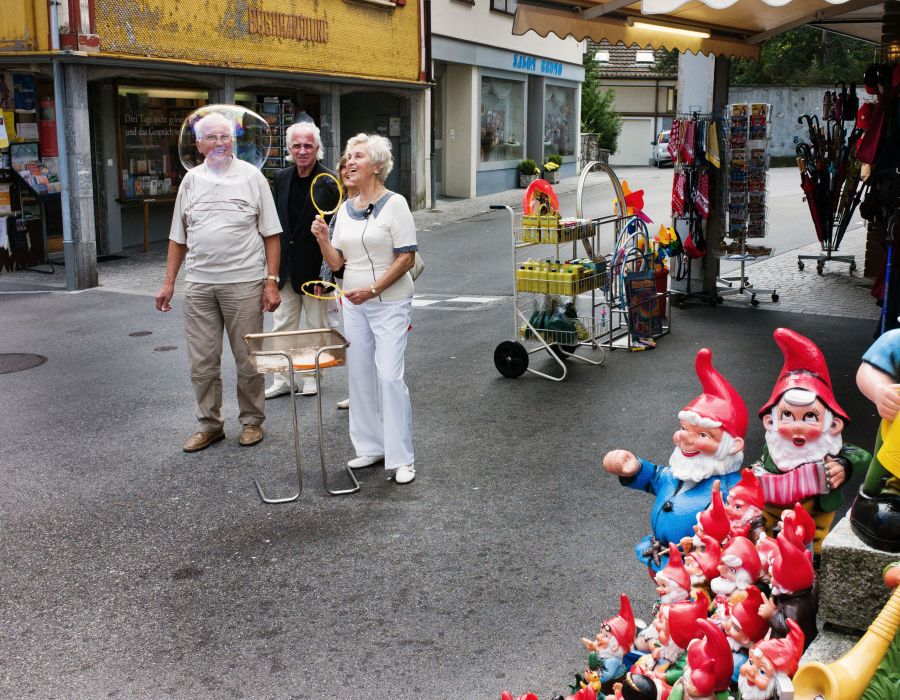 Aînés dans la rue