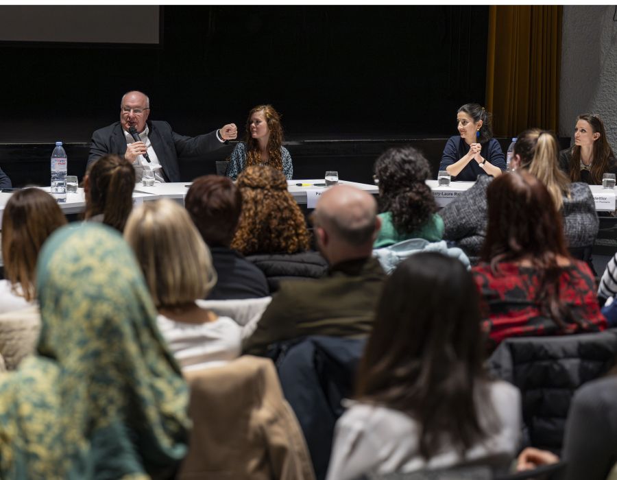 Table ronde assistantes en pharmacie.