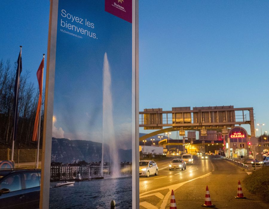 Fronitère à Genève. Panneau de bienvenue.