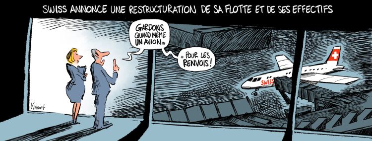 Depuis un poste d'observation, un membre de la direction de Swiss regarde un avion de la flotte. Il dit: "Gardons quand même un avion pour les renvois!" 